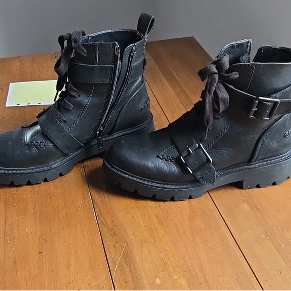 UGG NOE Boots with Buckles - Picture 10 of 13